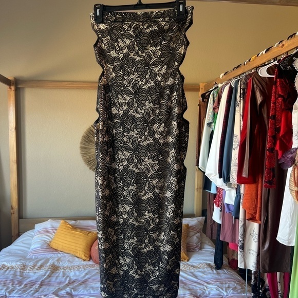 NBD/ Revolve/ Black and Nude Lace Strappless Bodycon Dress - Picture 5 of 9